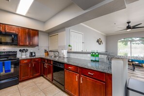 Fridge, microwave, stovetop, dishwasher