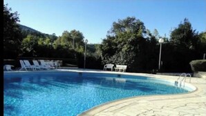 Pool - Apartment with large terrace and garden 300M from the beach (Mandelieu-la-Napoule)