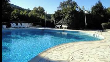 Outdoor pool, a heated pool