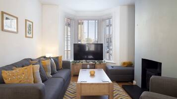 Casa Confort | Área de sala de estar | Televisión de pantalla plana