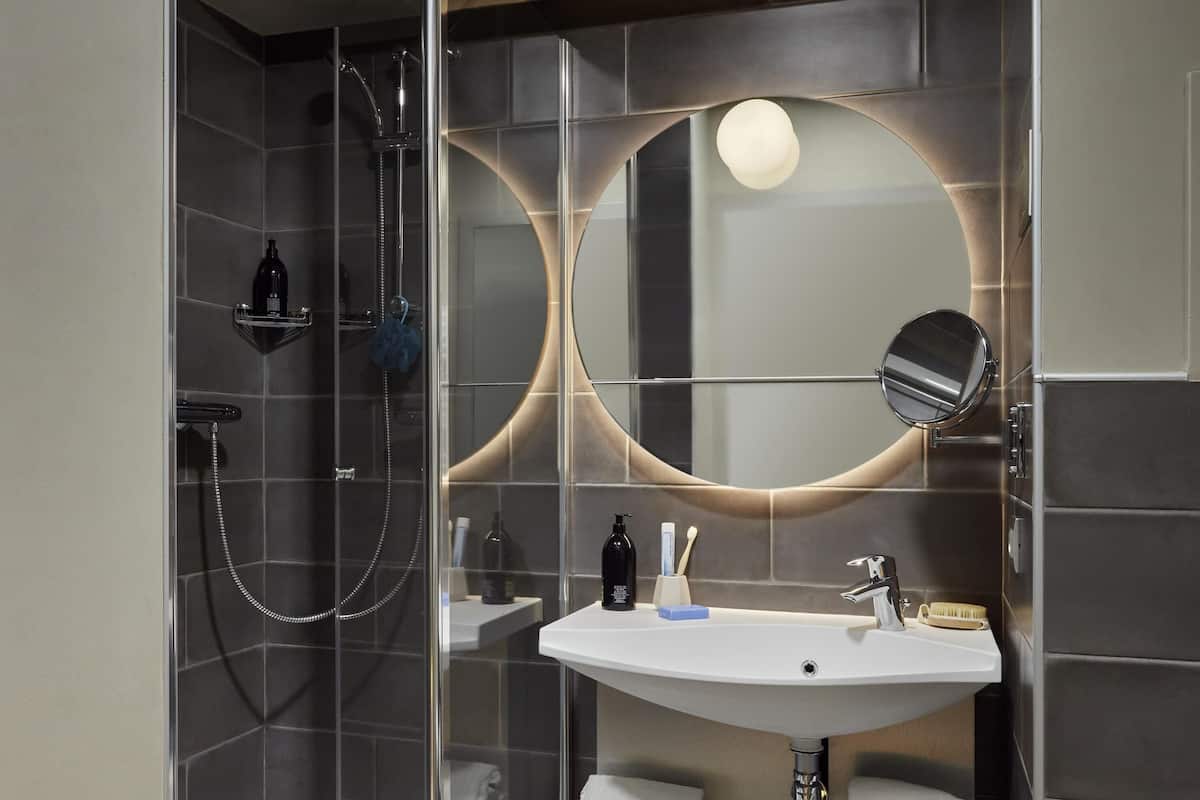 Studio, 2 Twin Beds | Desk, soundproofing, free cribs/infant beds, free WiFi