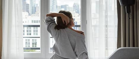 Desk, soundproofing, free cots/infant beds, free WiFi