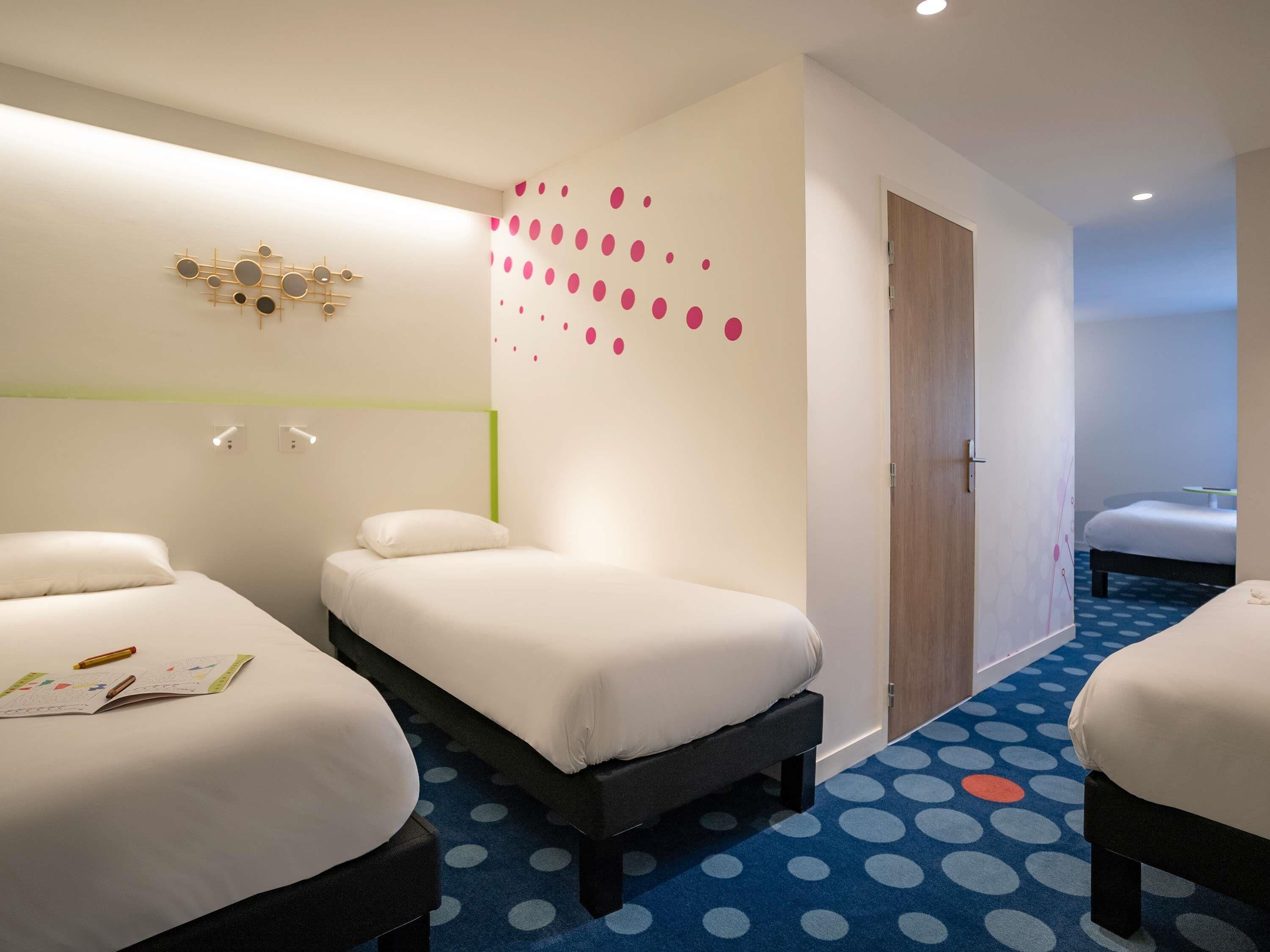 Family Suite | Premium bedding, pillowtop beds, blackout drapes, soundproofing