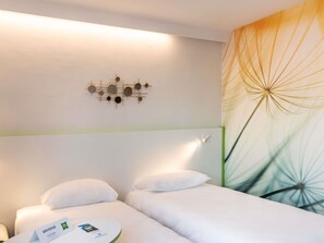 Standard Room, 2 Twin Beds | Premium bedding, pillowtop beds, blackout drapes, soundproofing - ibis Styles Fougères (Beauce)