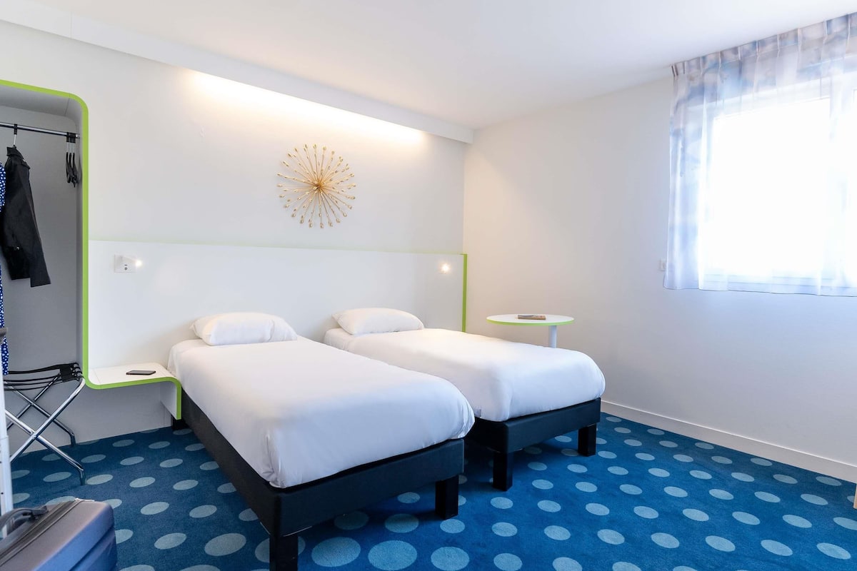Premium bedding, pillowtop beds, blackout drapes, soundproofing