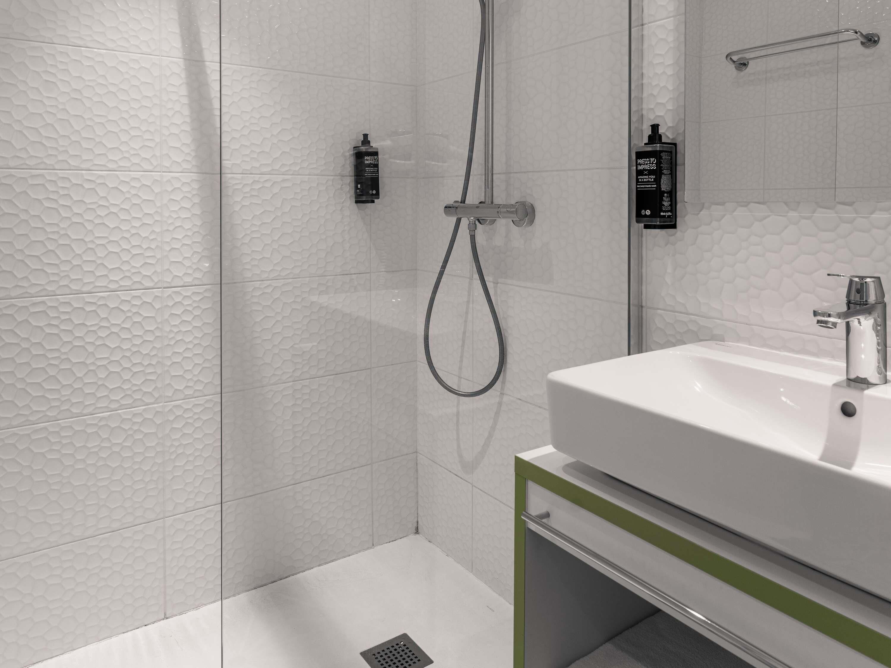 standard room, 2 single beds | premium bedding, pillow-top beds, blackout curtains, soundproofing