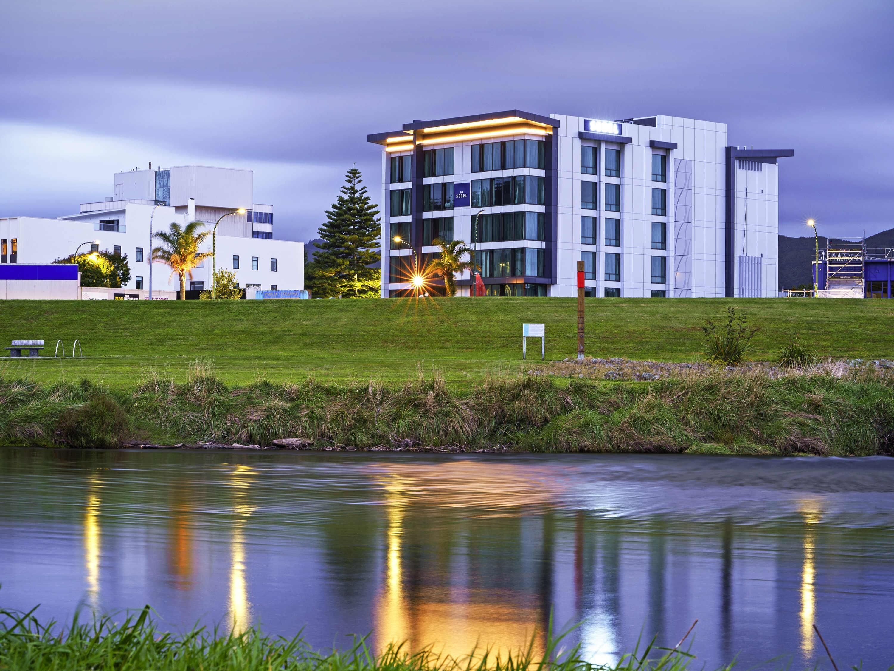 المنشأة من الخارج