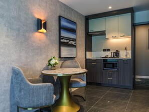 Chambre Standard avec lits jumeaux, 2 lits jumeaux | Espace de travail pour ordinateurs portables, système d’insonorisation