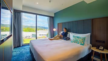 Deluxe-Suite, Gartenblick | Laptopgeeigneter Arbeitsplatz, schallisolierte Zimmer