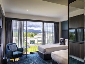 Espacio para trabajar con laptop y sistema de insonorización 