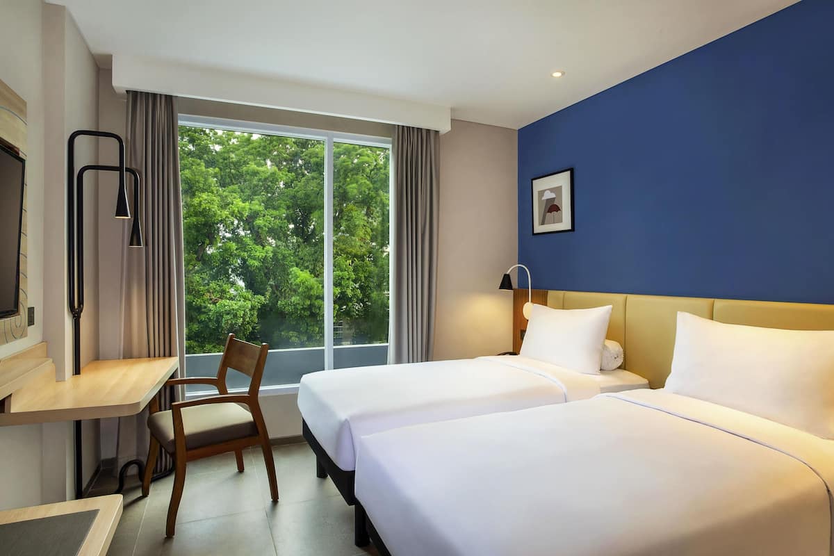 Kamar Deluks, 2 Tempat Tidur Twin | Meja kerja, ruang kerja ramah laptop, dan tempat tidur bayi gratis