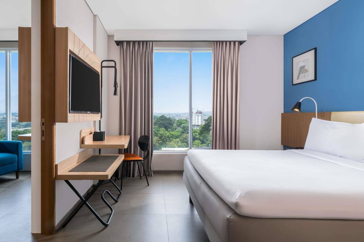 Suite, 1 Double Bed with Sofa bed | Desk, laptop workspace, cribs (free), WiFi (free)