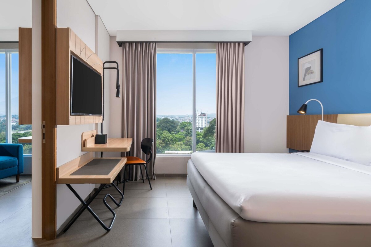 Suite, 1 Double Bed with Sofa bed | Desk, laptop workspace, cribs (free), WiFi (free)