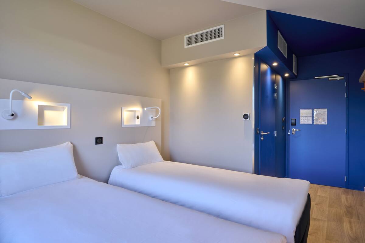 twin room, 2 single beds | pillow-top beds, blackout curtains, soundproofing, iron/ironing board