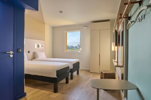 Triple Room, 3 Twin Beds | Pillowtop beds, blackout drapes, soundproofing, iron/ironing board
