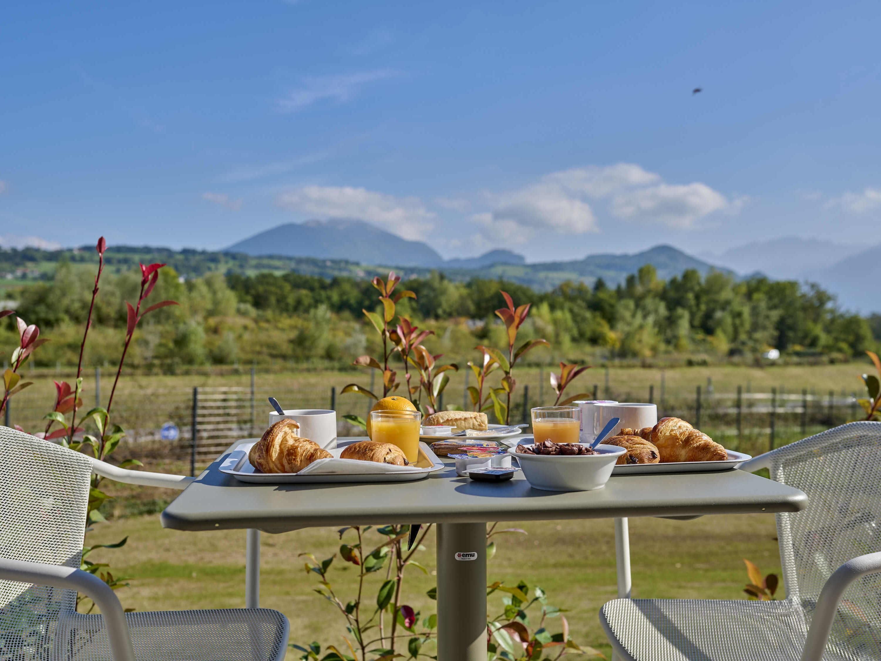 Café da manhã continental diário (EUR 9.90 por pessoa) 