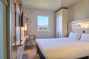 Triple Room, Multiple Beds | Pillow-top beds, blackout curtains, soundproofing, iron/ironing board - ibis budget Nangy Annemasse (Nangy)