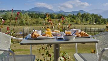 Petit déjeuner continental servi tous les jours en supplément
