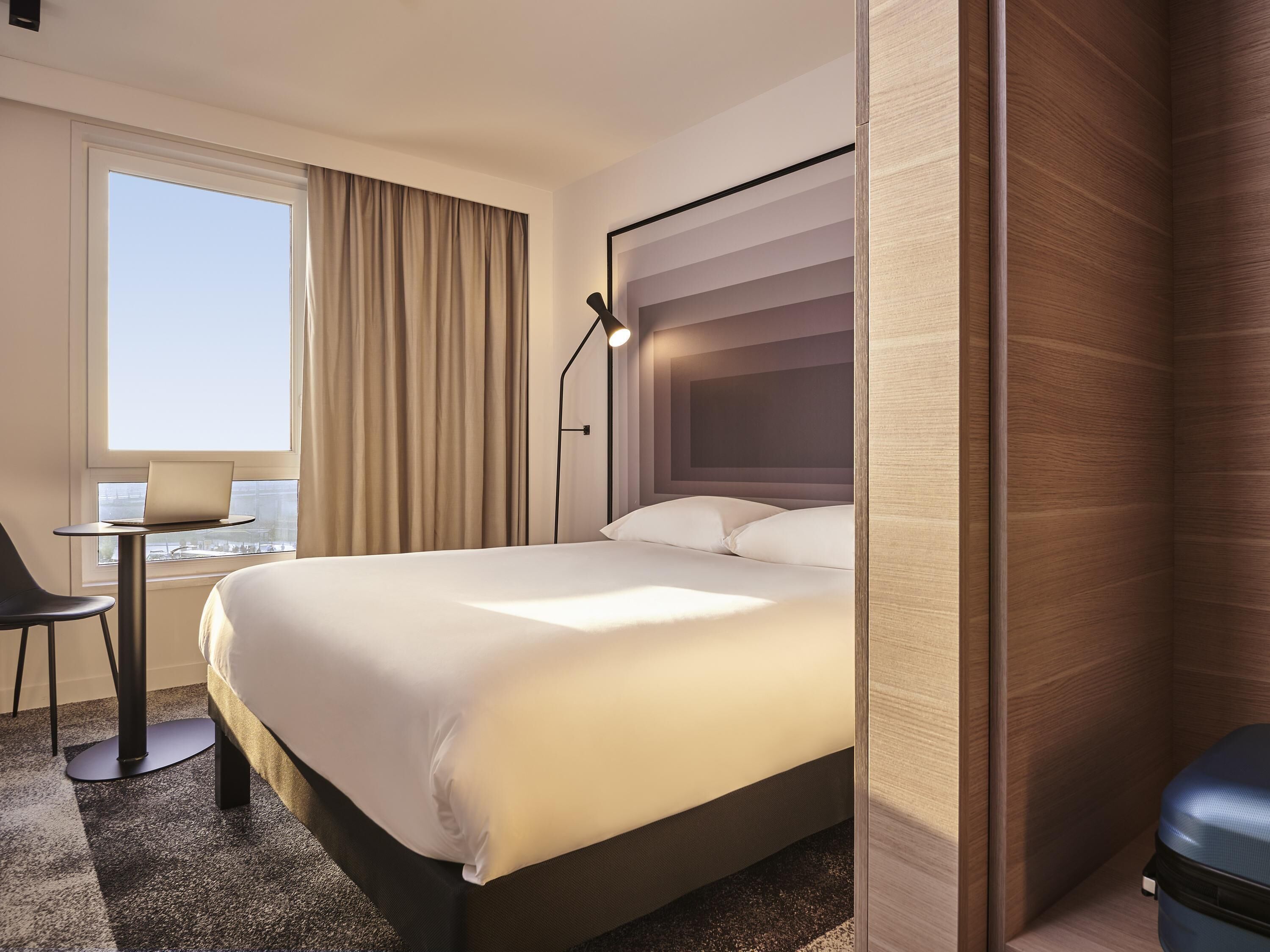 Literie de qualité supérieure, surmatelas, bureau