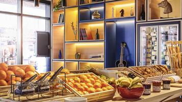 Petit déjeuner buffet servi tous les jours en supplément