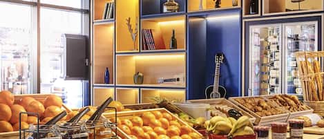 Daily buffet breakfast (EUR 13.90 per person)