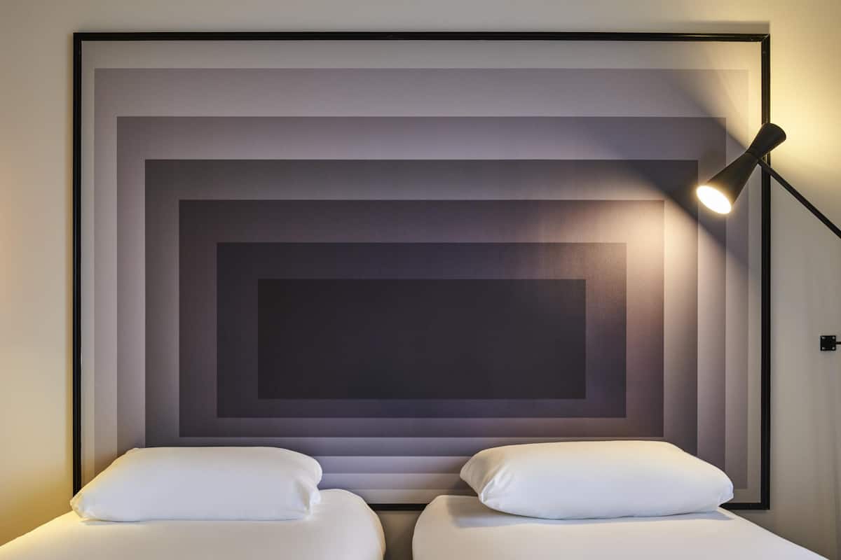 standard twin room, 2 single beds | premium bedding, pillow-top beds, desk, laptop workspace