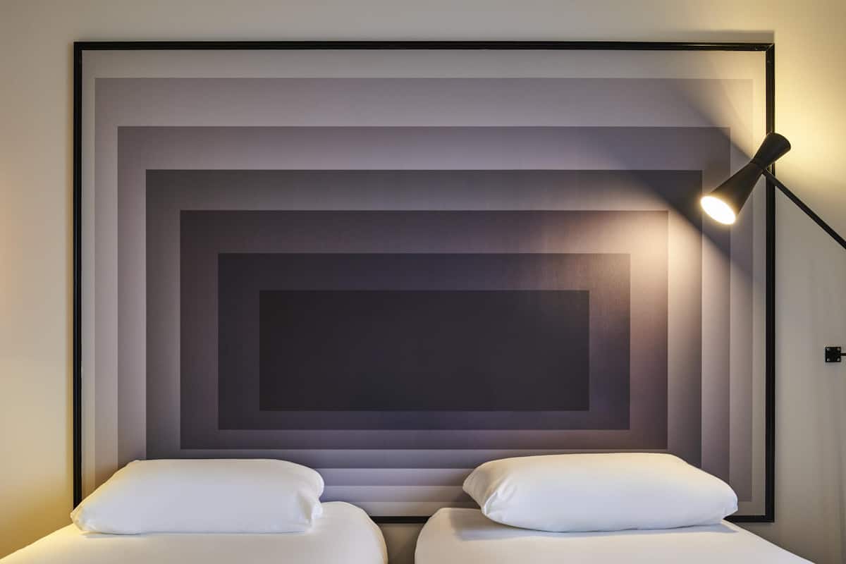 Phòng 2 giường đơn Tiêu chuẩn, 2 giường đơn | Bộ đồ giường cao cấp, nệm có lớp đệm bông, bàn