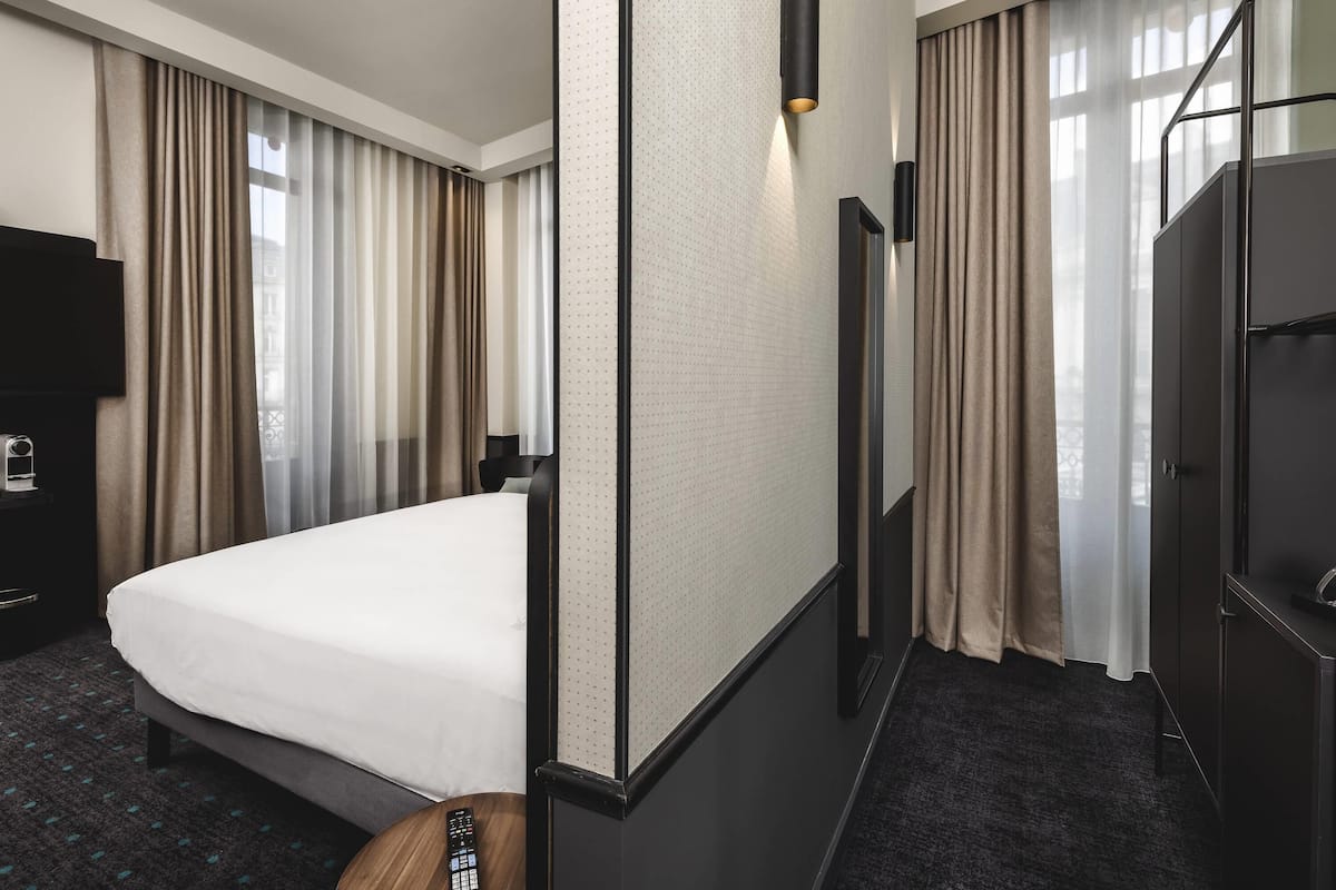 Junior Suite, 1 King Bed | Premium bedding, pillow-top beds, in-room safe, individually decorated