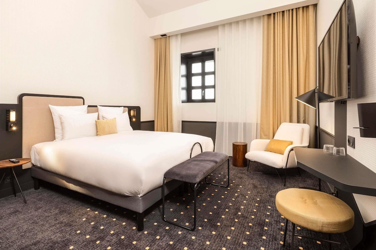 Superior Room, 1 Double Bed | Premium bedding, pillow-top beds, in-room safe, individually decorated