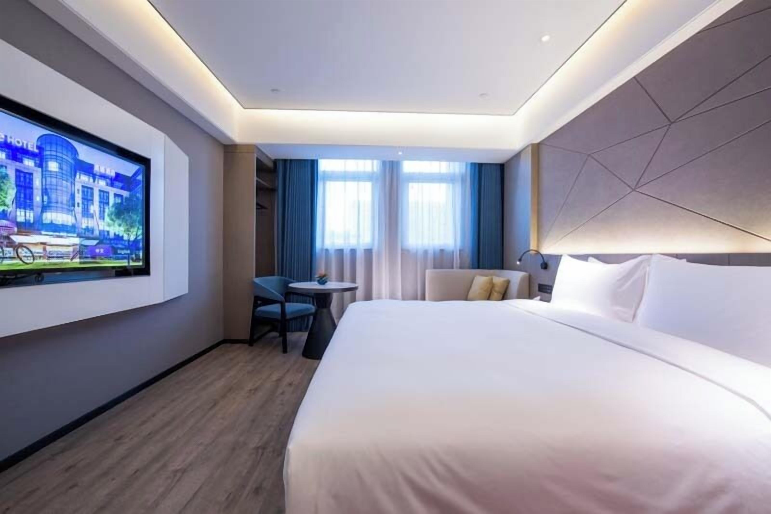 Superior Room, 1 King Bed