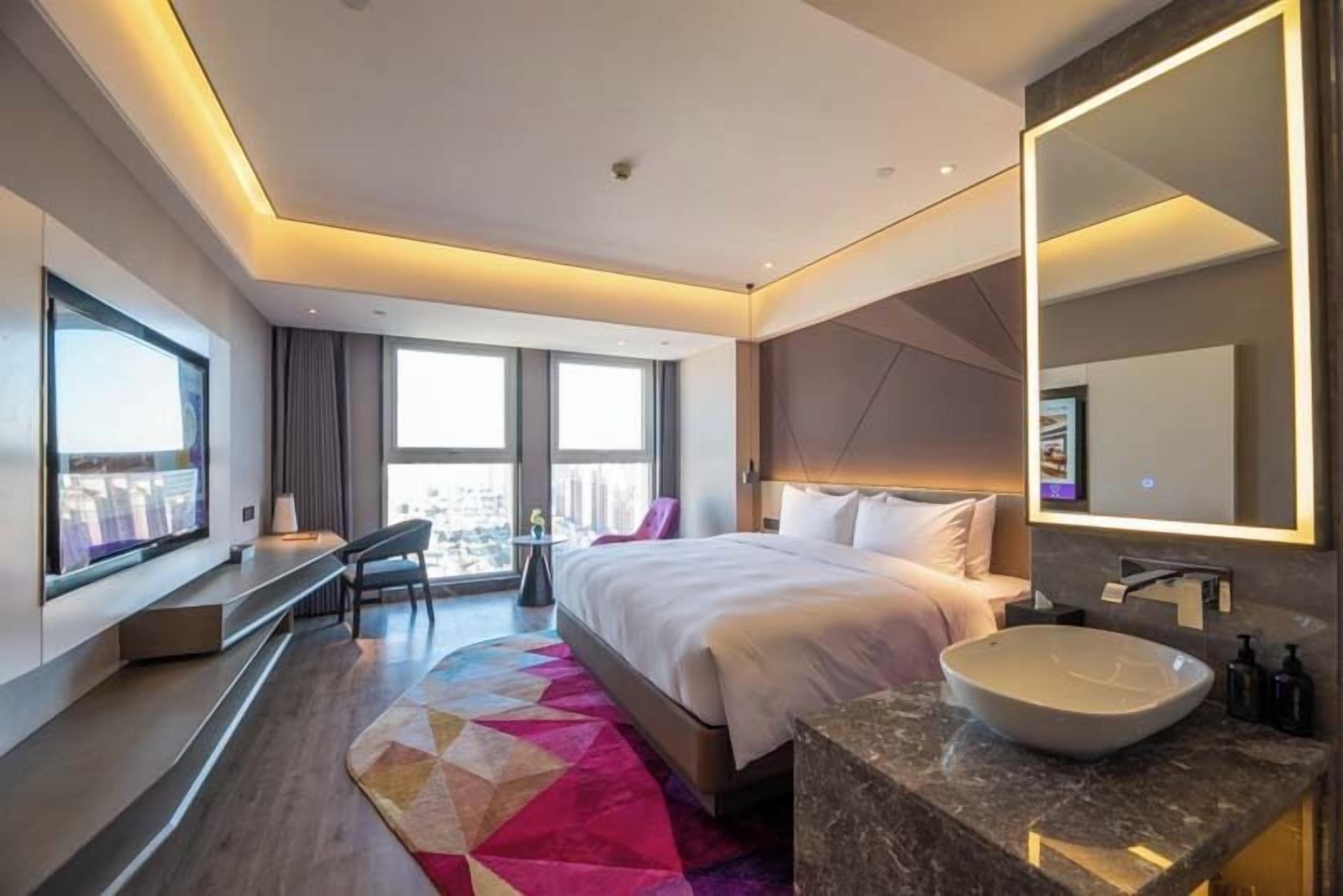 Deluxe Room, 1 King Bed
