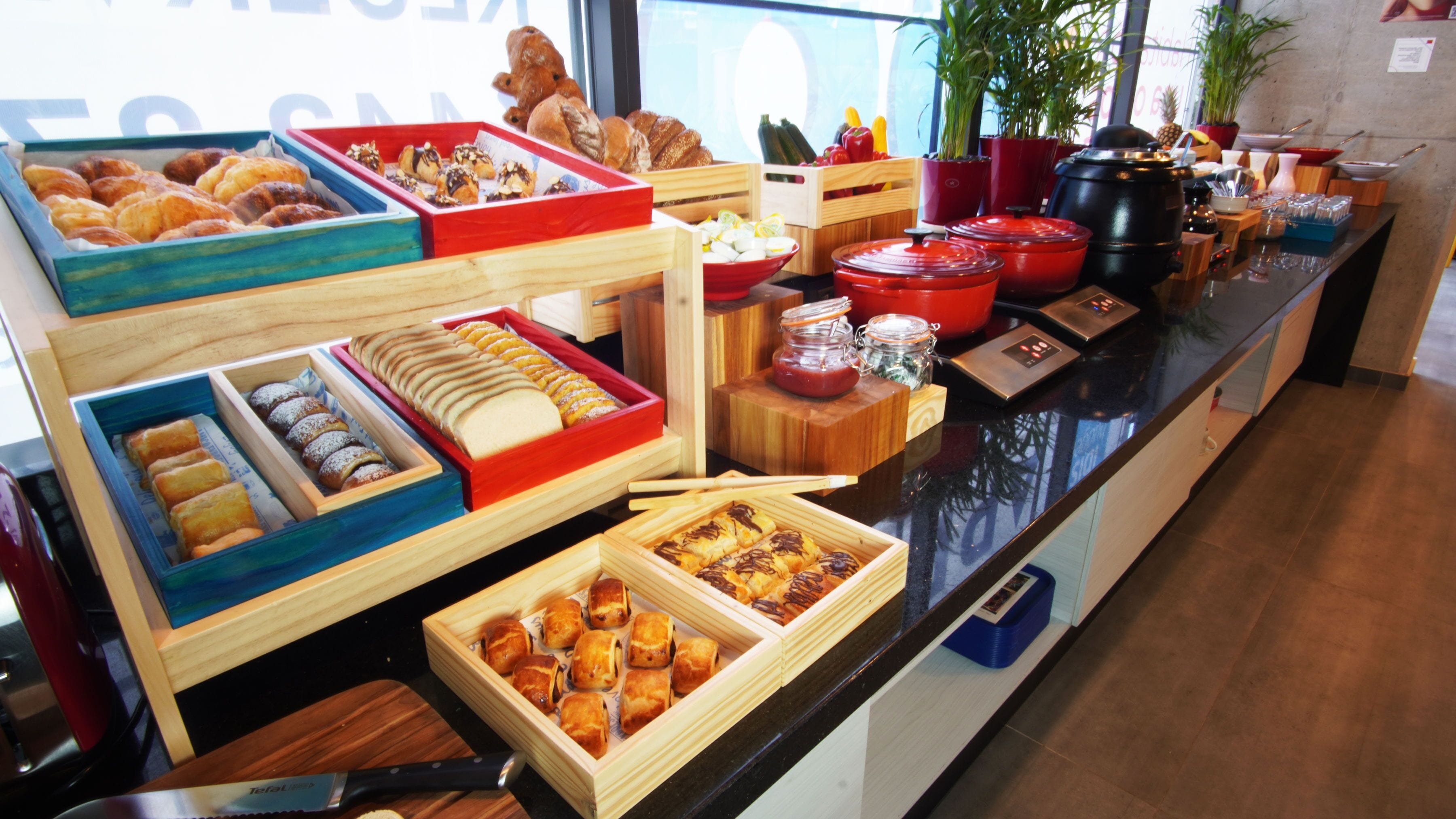 daily buffet breakfast (cop 33000 per person)