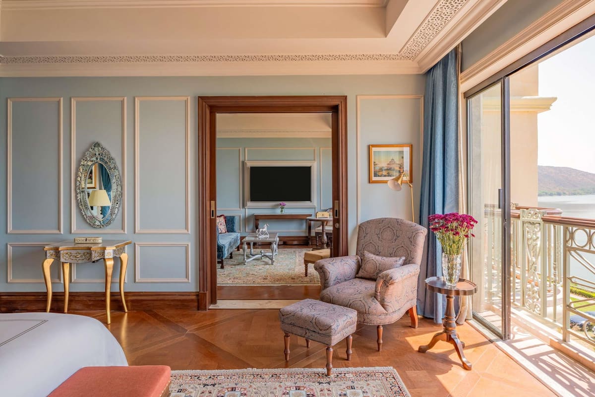 Raffles Lakeshore Manor, Non Island Suite