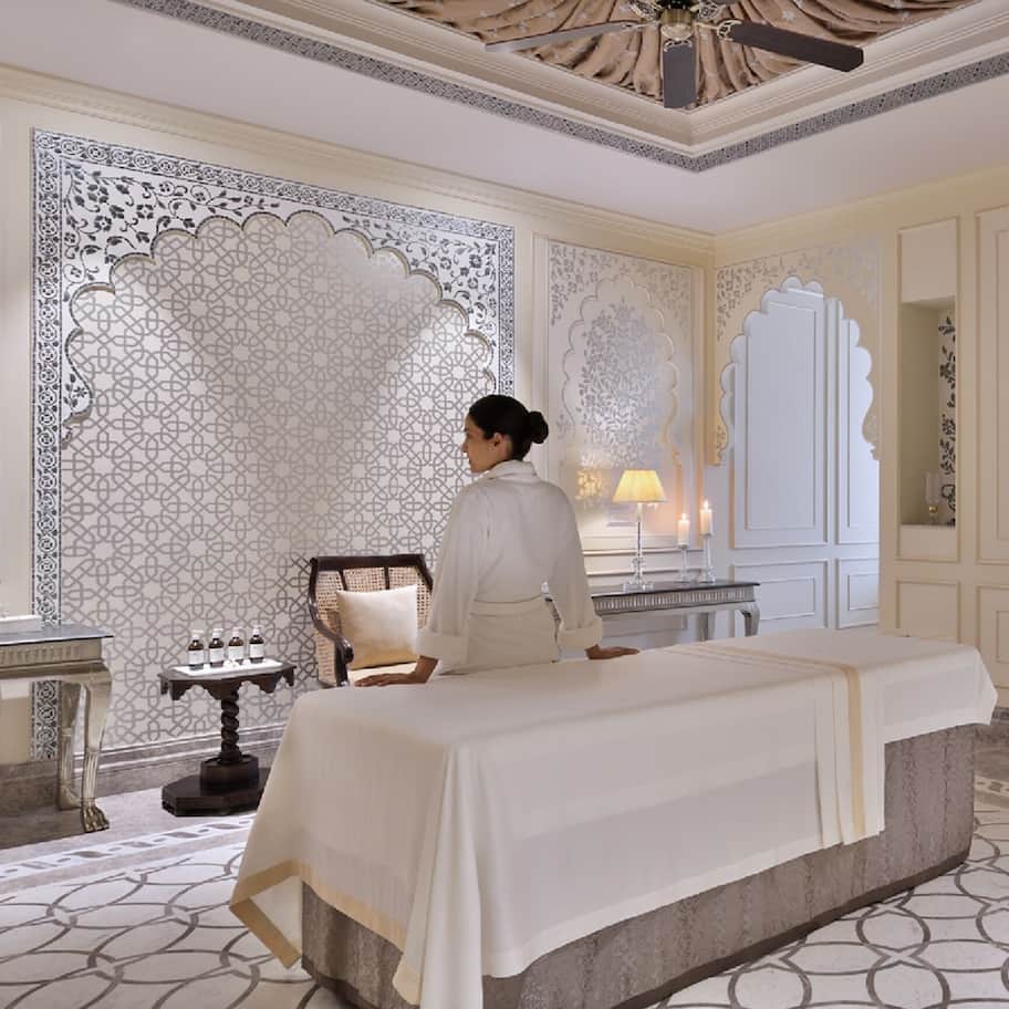 Couples treatment rooms, body treatments, hydrotherapy, aromatherapy