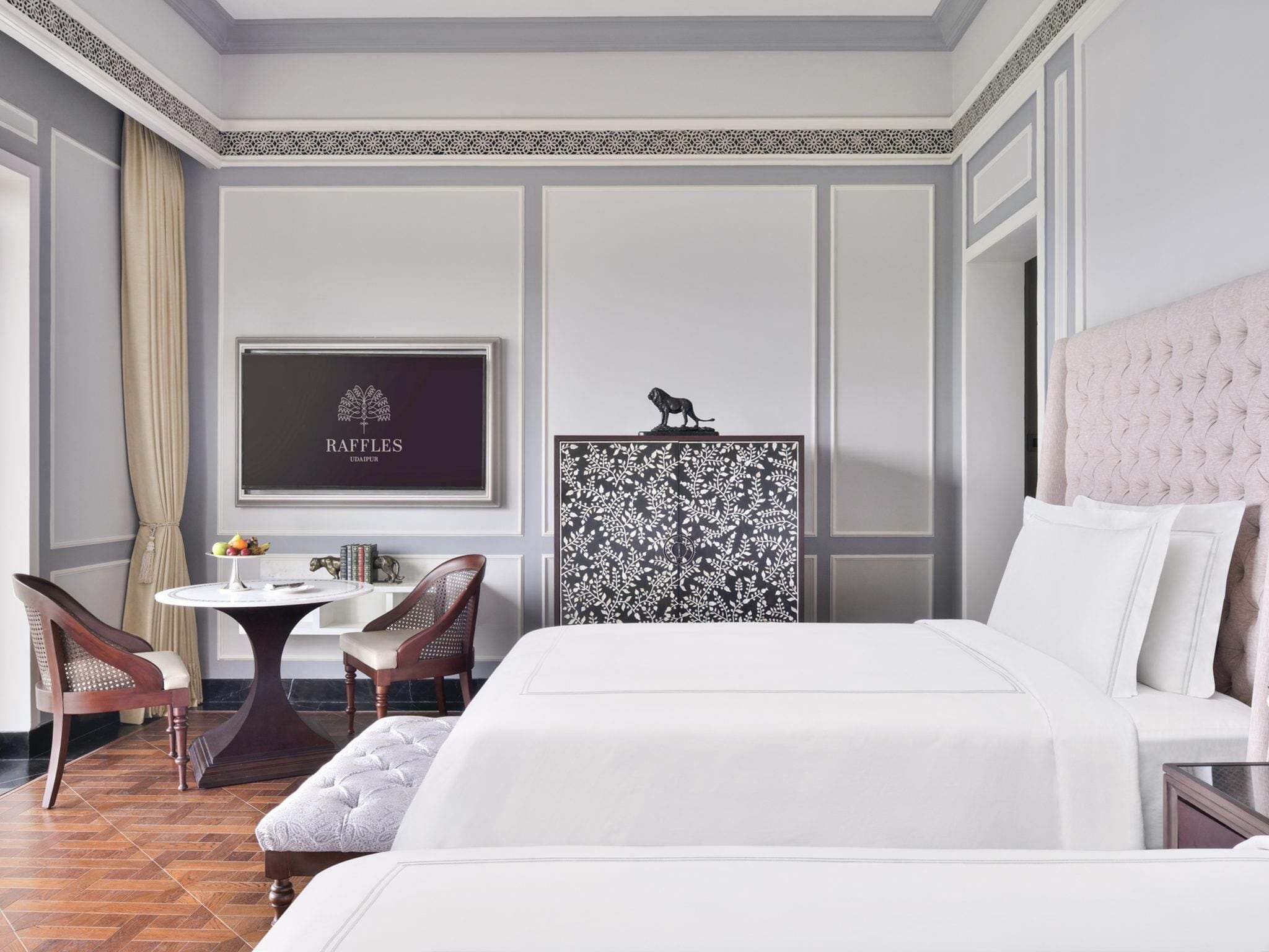 Signature-rum - 1 kingsize-säng (Flamingo, with Garden) | Egyptiska bomullslakan, sängtillbehör av högsta kvalitet och minibar