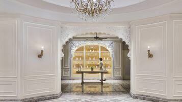 Couples treatment room(s), body treatments, hydrotherapy, aromatherapy