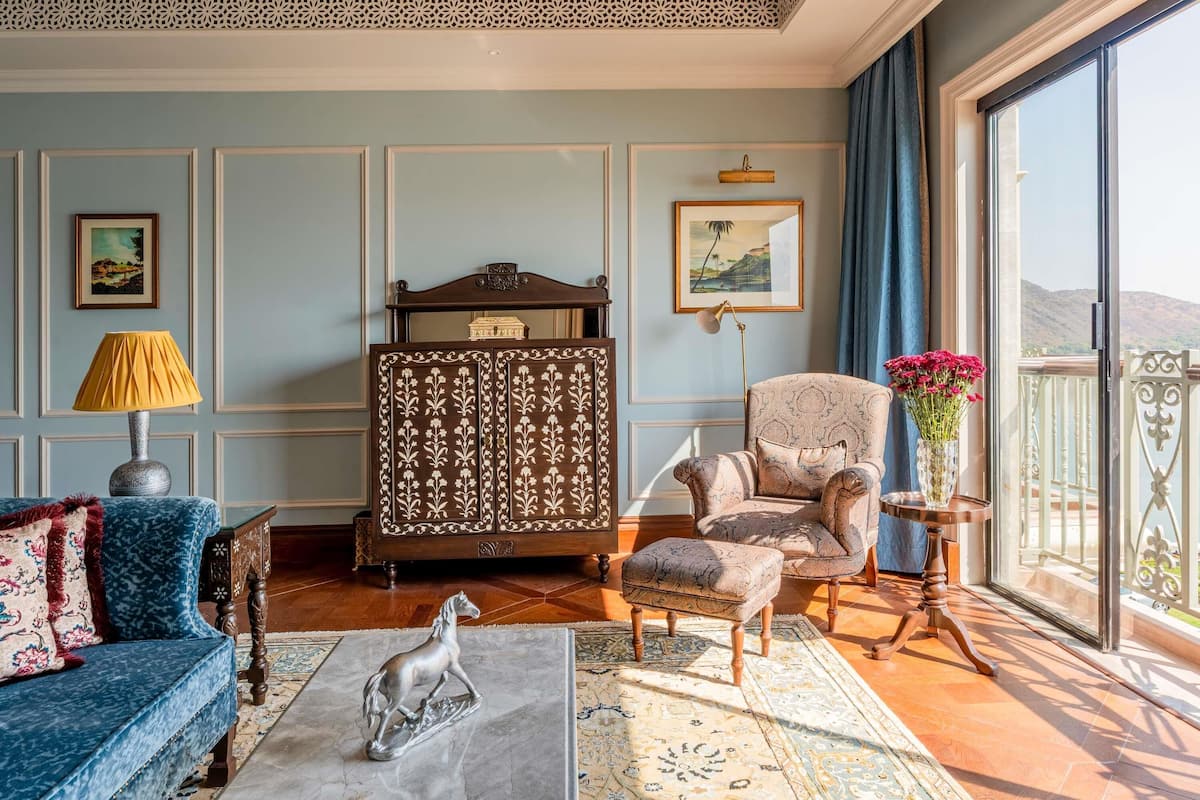 Lakeshore Signature, Non Island Room
