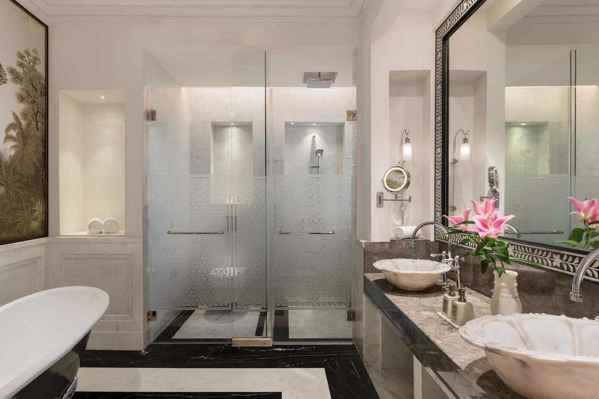 Egyptian cotton sheets, premium bedding, minibar, in-room safe