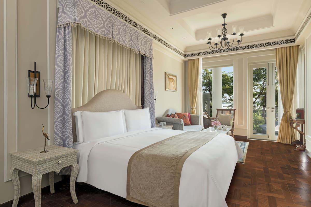 Flamingo Signature Room with Garden King Bed | Egyptian cotton sheets, premium bedding, minibar, in-room safe