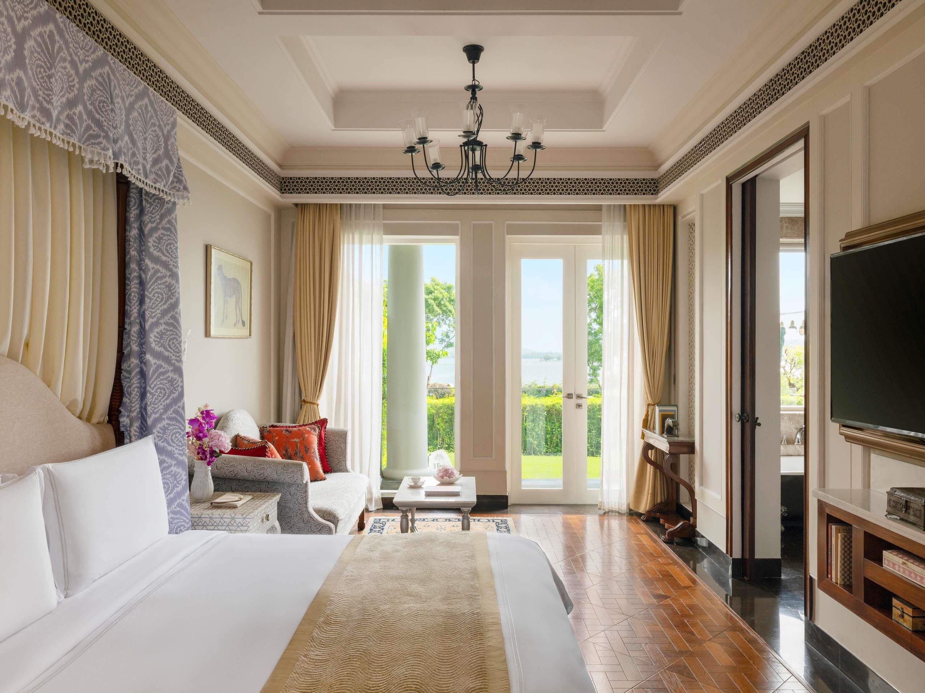 Raffles Oasis Suite | Egyptian cotton sheets, premium bedding, minibar, in-room safe