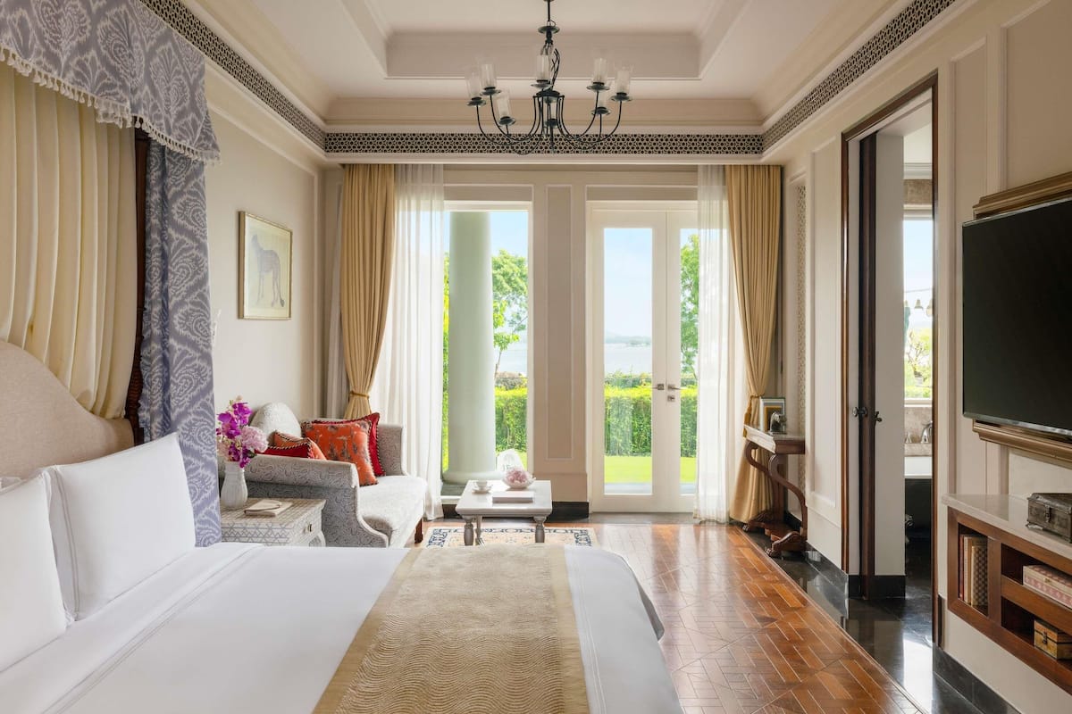 Raffles Oasis Suite | 1 bedroom, Egyptian cotton sheets, premium bedding, minibar