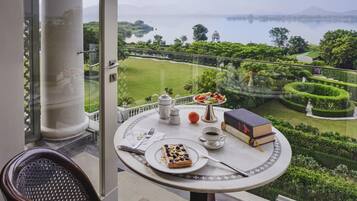 Egyptian cotton sheets, premium bedding, minibar, in-room safe