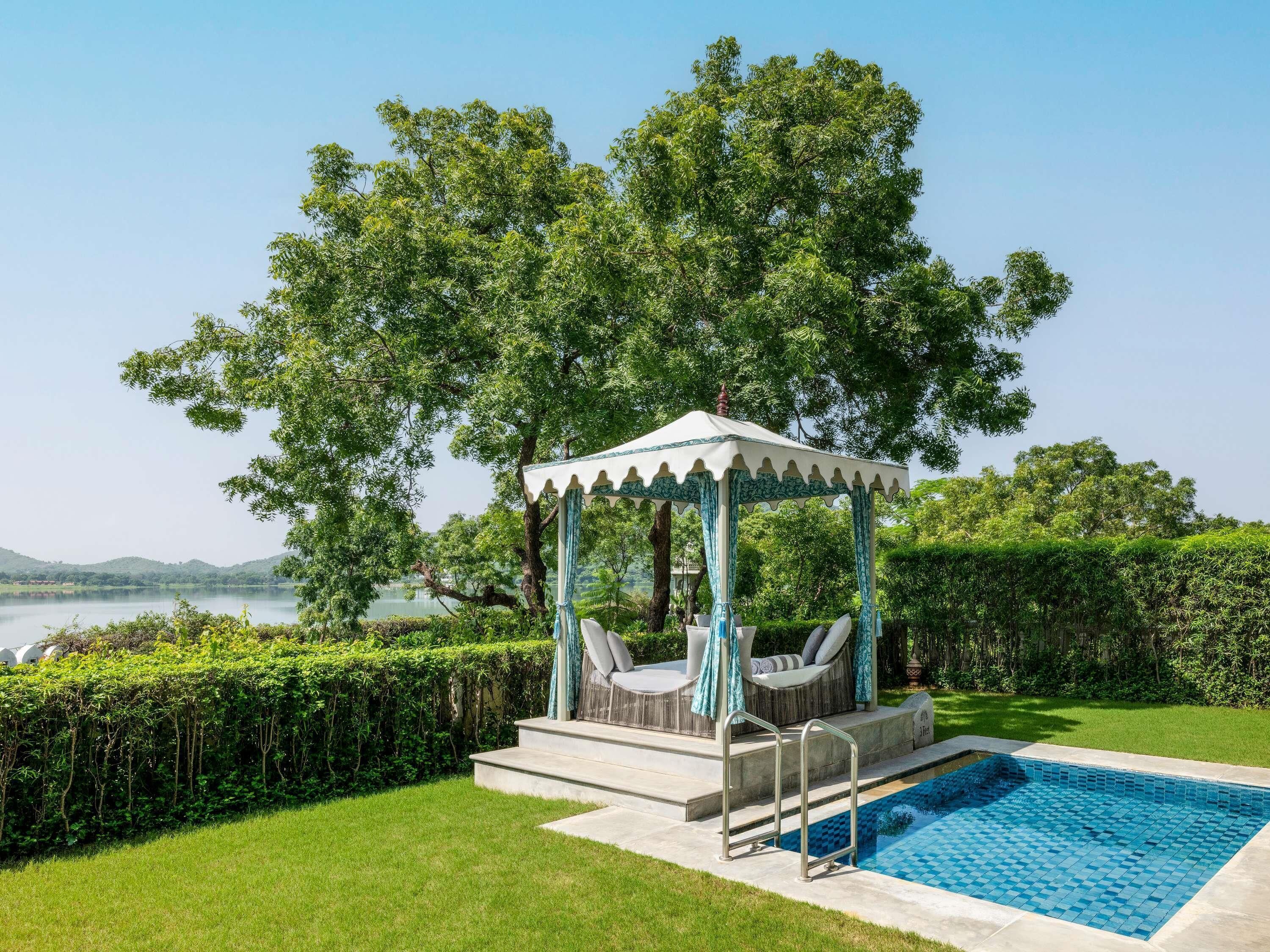 Flamingo Signature Room with plunge pool King Bed | Egyptian cotton sheets, premium bedding, minibar, in-room safe