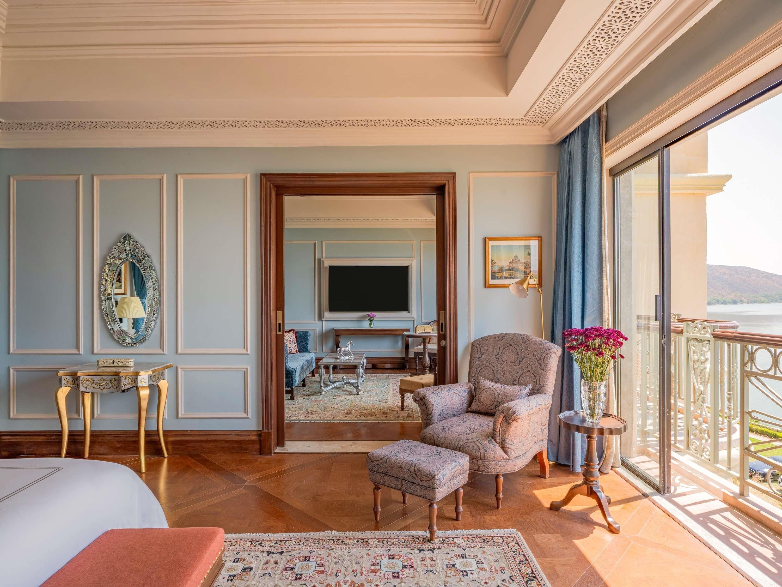 Raffles Lakeshore Manor, Non Island Suite | Egyptian cotton sheets, premium bedding, minibar, in-room safe