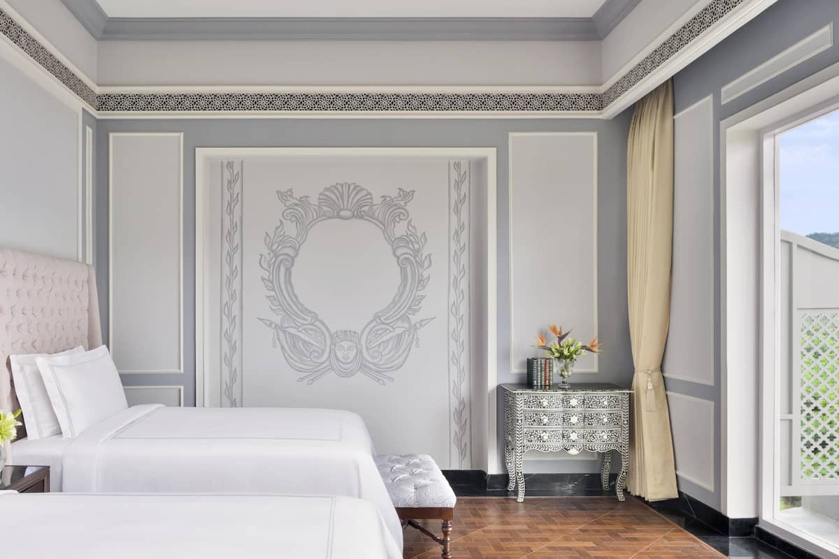 Flamingo Signature Room with Balcony Twin Bed | Egyptian cotton sheets, premium bedding, minibar, in-room safe