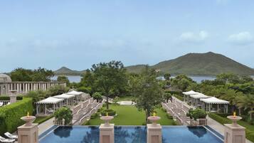 Piscina all'aperto, cabine incluse nel prezzo, lettini