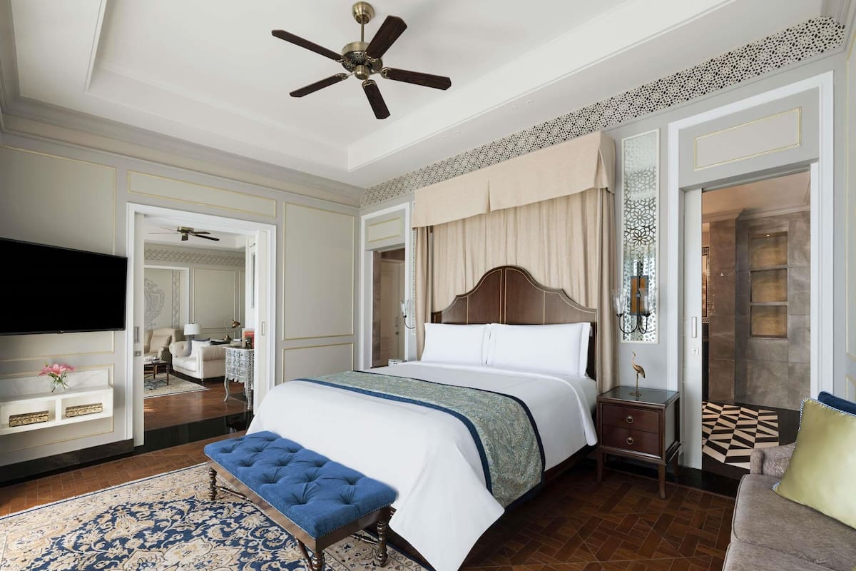 Raffles Oasis Suite | Egyptian cotton sheets, premium bedding, minibar, in-room safe