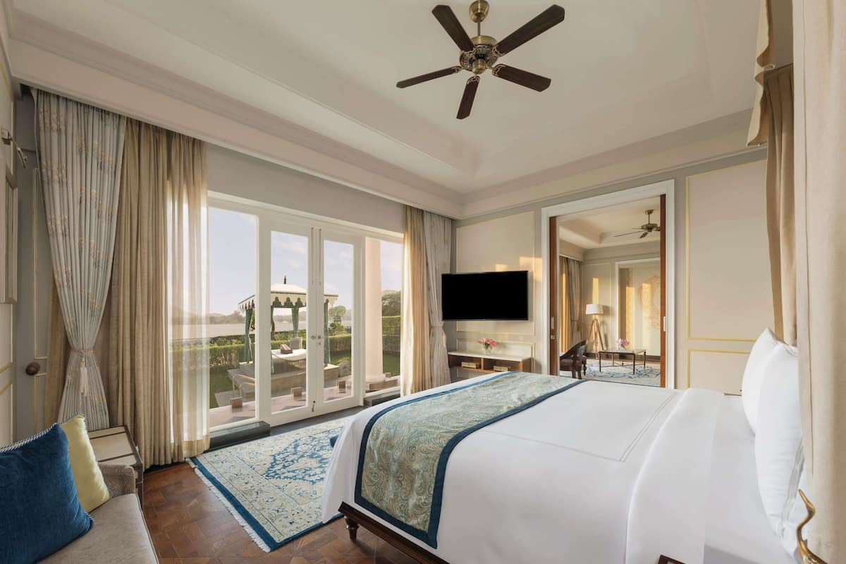 Raffles Oasis Suite | Egyptian cotton sheets, premium bedding, minibar, in-room safe