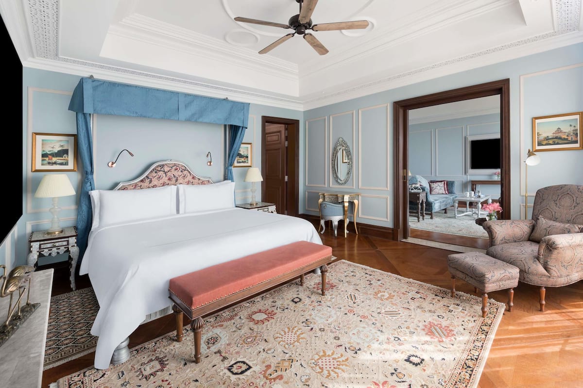 Raffles Lakeshore Manor, Non Island Suite | Egyptian cotton sheets, premium bedding, minibar, in-room safe