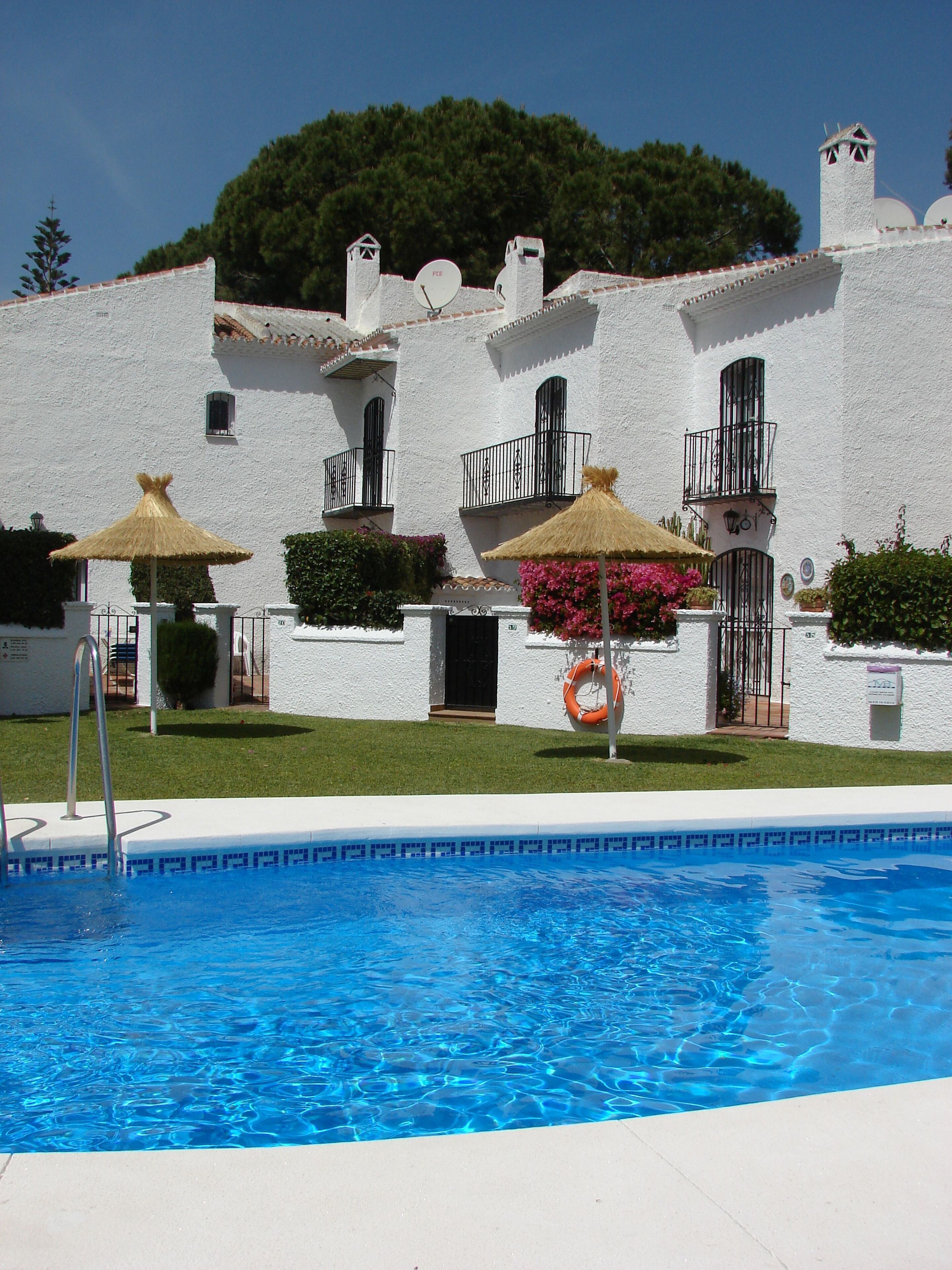 حمّام سباحة خارجي